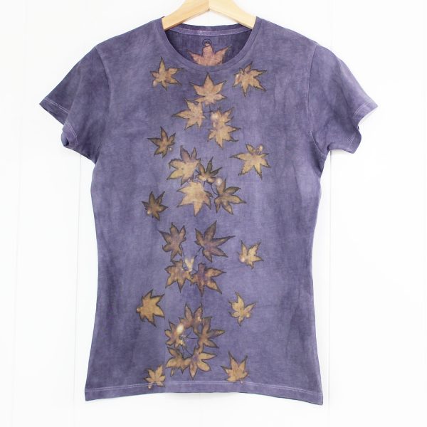camiseta mujer estampado botanico ecoprint algodon sostenible tintes naturales